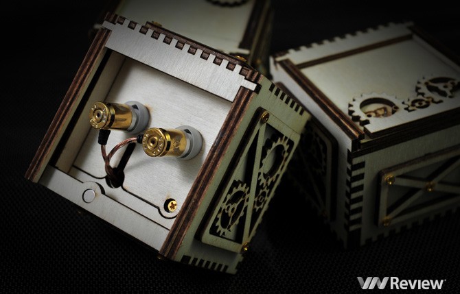 Với thiết kế có thể thu hút sự chú ý của tất cả mọi người - vỏ đạn Makarov, tai nghe AYA MK II còn mang trong mình chất âm khá tốt trong phân khúc tai nghe cao cấp giá siêu rẻ.