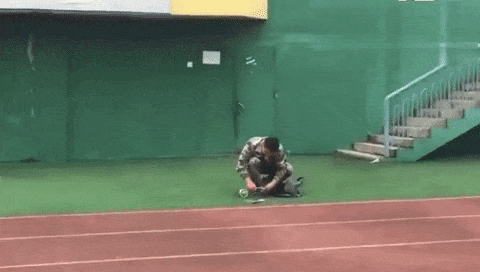 Trường học tại Trung Quốc tịch thu và đập điện thoại của học sinh ảnh 1