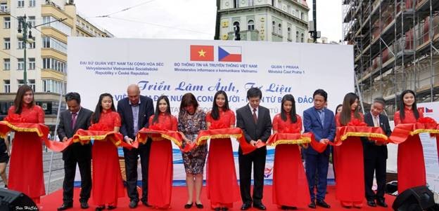 Triển lãm Biển đảo - triển lãm đầu tiên của Bộ TT&TT tại nước ngoài ảnh 1