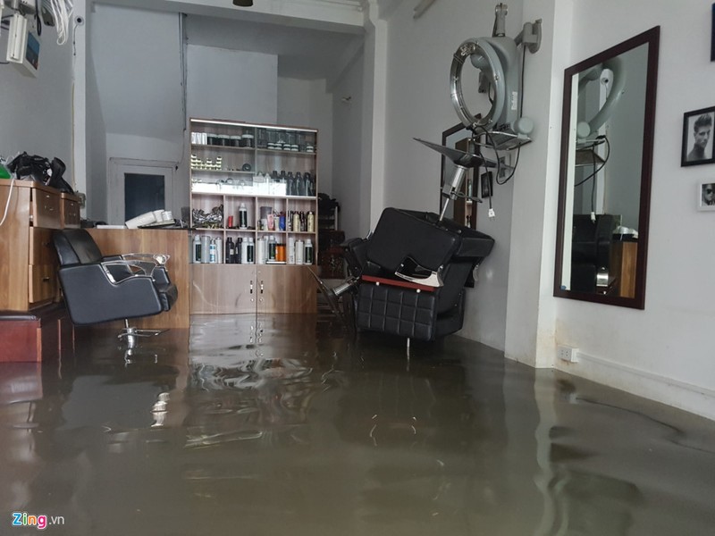 Nhip song dao lon sau tran mua bao gay ngap duong pho hinh anh 8