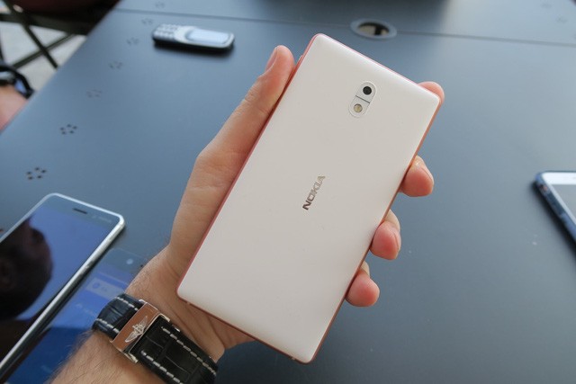 Loạt điện thoại chụp ảnh selfie sáng giá ở phân khúc phổ thông ảnh 3