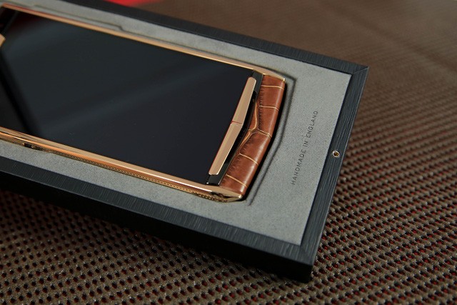 Chiếc Vertu “độc nhất thiên hạ” xuất hiện ở Việt Nam, giá gần 1 tỷ đồng ảnh 9