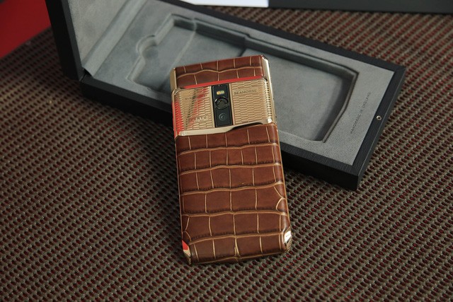 Chiếc Vertu “độc nhất thiên hạ” xuất hiện ở Việt Nam, giá gần 1 tỷ đồng ảnh 19