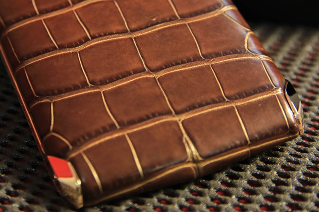 Chiếc Vertu “độc nhất thiên hạ” xuất hiện ở Việt Nam, giá gần 1 tỷ đồng ảnh 2