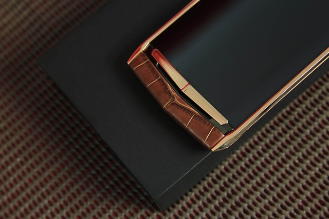 Chiếc Vertu “độc nhất thiên hạ” xuất hiện ở Việt Nam, giá gần 1 tỷ đồng ảnh 14