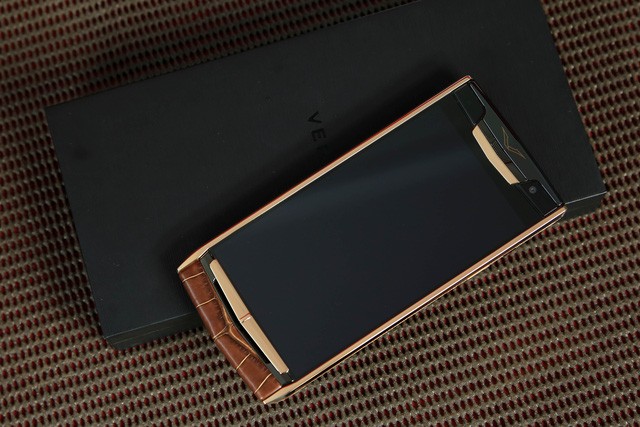 Chiếc Vertu “độc nhất thiên hạ” xuất hiện ở Việt Nam, giá gần 1 tỷ đồng ảnh 12