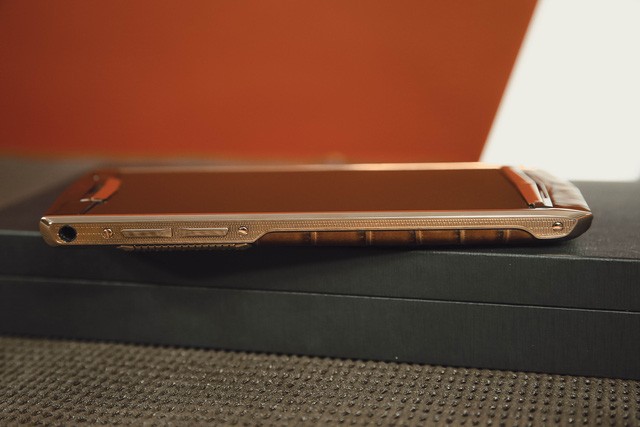 Chiếc Vertu “độc nhất thiên hạ” xuất hiện ở Việt Nam, giá gần 1 tỷ đồng ảnh 15