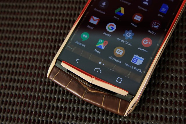 Chiếc Vertu “độc nhất thiên hạ” xuất hiện ở Việt Nam, giá gần 1 tỷ đồng ảnh 23