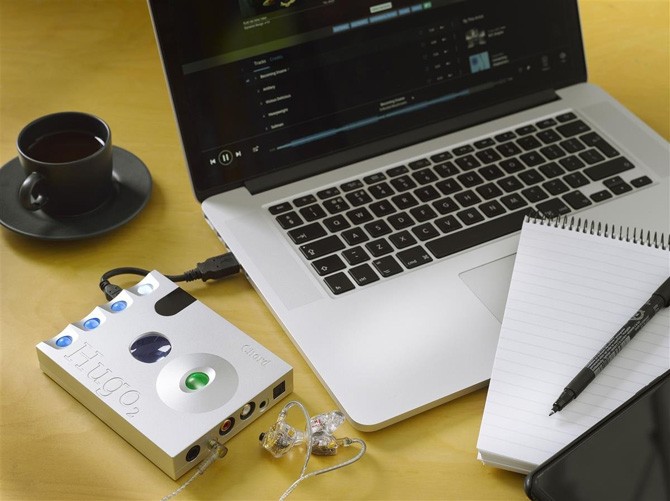 Khi các tín đồ của tai nghe đã hiểu rõ vai trò tối quan trọng của amp/DAC, các sản phẩm đẳng cấp cũng xuất hiện ngày một dày đặc từ khắp mọi nơi trên thế giới. Chord Electronics, Aune và Burson là một vài tên tuổi toàn cầu trong cuộc đua amp/DAC đang ngày một khốc liệt.