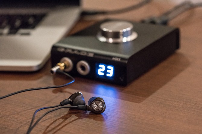 Khi các tín đồ của tai nghe đã hiểu rõ vai trò tối quan trọng của amp/DAC, các sản phẩm đẳng cấp cũng xuất hiện ngày một dày đặc từ khắp mọi nơi trên thế giới. Chord Electronics, Aune và Burson là một vài tên tuổi toàn cầu trong cuộc đua amp/DAC đang ngày một khốc liệt.