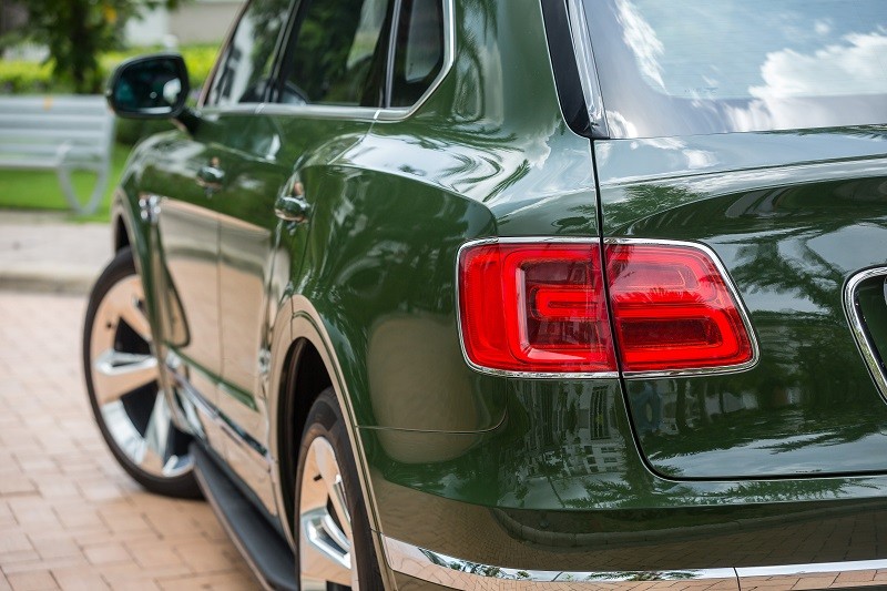 Cận cảnh Bentayga W12 Bespoke duy nhất tại Việt Nam ảnh 1