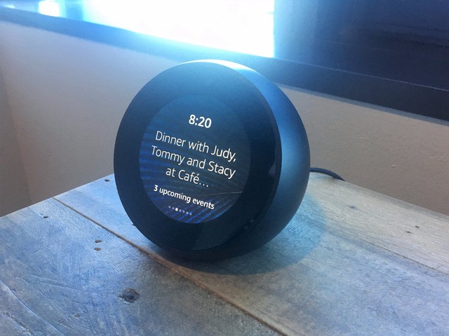 Echo Spot - sản phẩm đồng hồ báo thức thông minh mới ra mắt của Amazon.