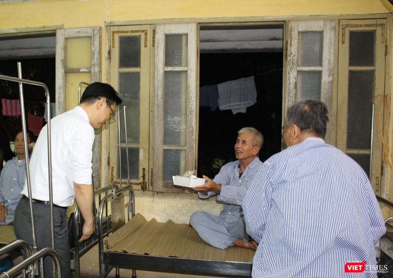 Hội Truyền thông số VN và công ty Don Chicken trao 900 suất quà thiện nguyện tại Bệnh viện 19-8 ảnh 8