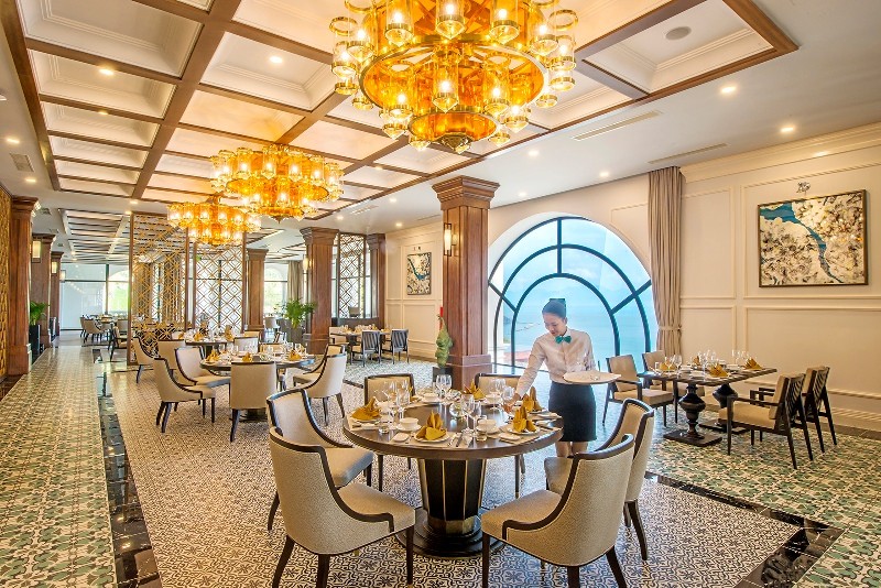 Không gian ẩm thực Việt Nam và quốc tế tại Nhà hàng Ozone