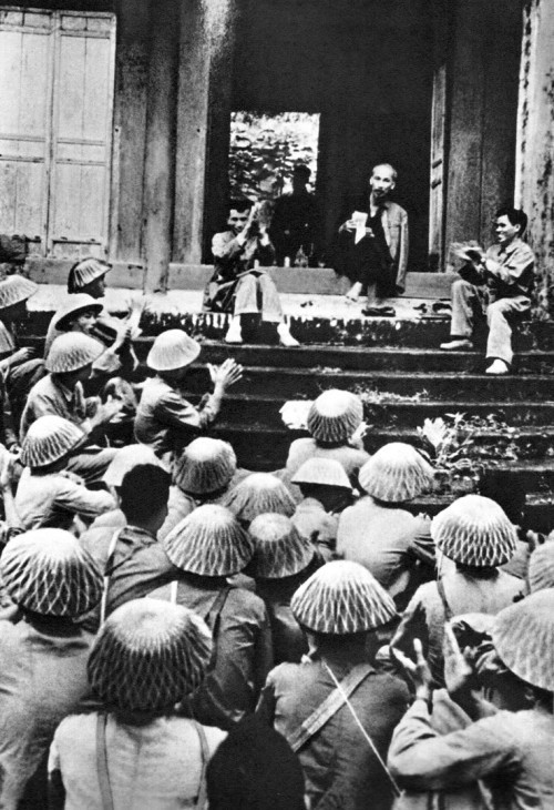 Những hình ảnh về cuộc đời bình dị của Bác ảnh 14