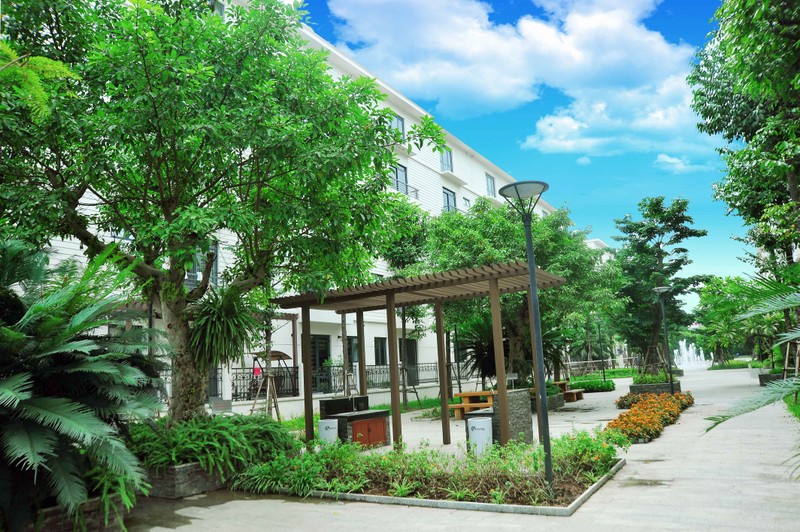 Khu biệt thự nhà vườn Pandora Hà Nội được nhiều khách hàng đánh giá rất cao về môi trường sống an ninh cao, xanh – sạch.