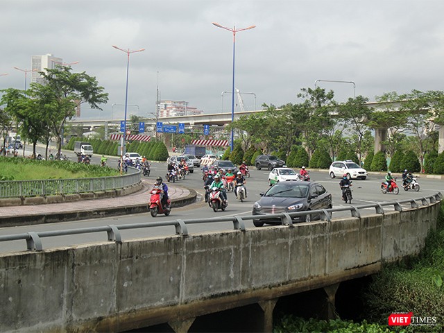 Từ sáng trời SG hửng nắng, nhịp sống ở thành phố sôi động nhất cả nước đang trở lại bình thường