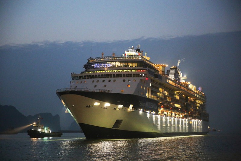 Tàu Celebrity Millennium thuộc hãng tàu biển Royal Caribbean Cruise Lines của Mỹ