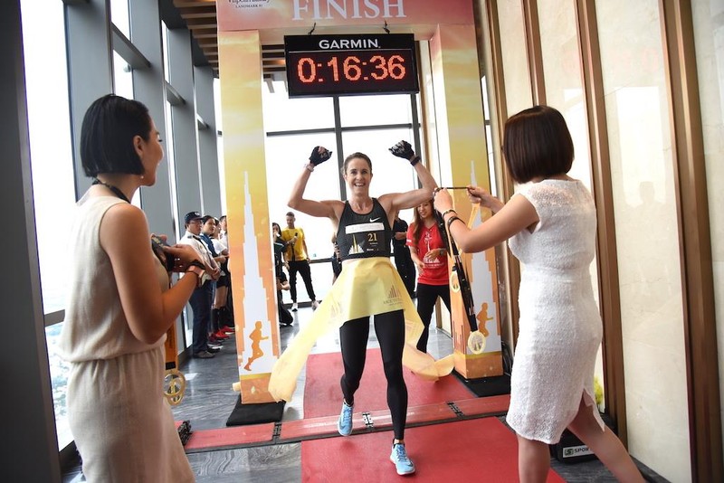 Cùng ngày, Giải chạy thang bộ thế giới Vertical Run – Vinpearl Luxury Landmark 81 đã diễn ra với gần 700 vận động viên tham gia chinh phục đỉnh cao mới của Đông Nam Á, chào mừng sự kiện “khai trương kép” tại tòa Landmark 81 Cùng ngày, Giải chạy thang bộ thế giới Vertical Run – Vinpearl Luxury Landmark 81 đã diễn ra với gần 700 vận động viên tham gia chinh phục đỉnh cao mới của Đông Nam Á, chào mừng sự kiện “khai trương kép” tại tòa Landmark 81