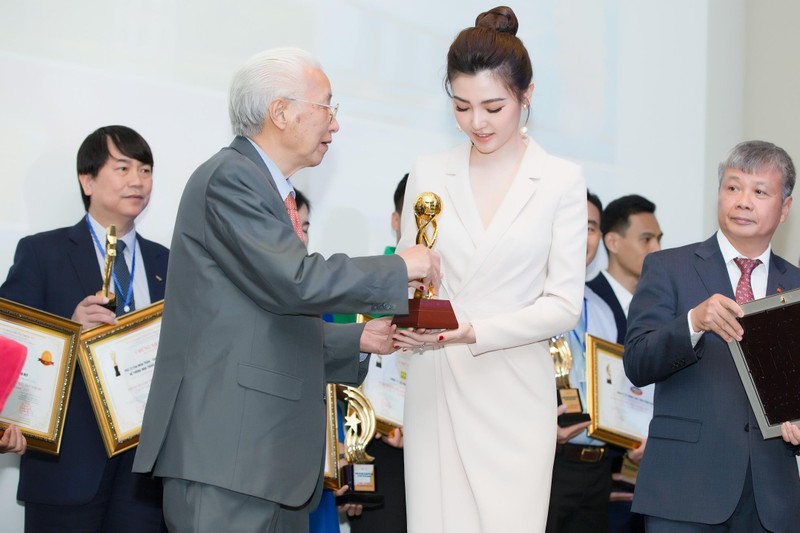 Sunshine Group vinh dự lọt “Top 10 Doanh nghiệp tiêu biểu Châu Á” và “Top 10 thương hiệu được tin dùng nhất Châu Á” dành cho Sunshine Homes