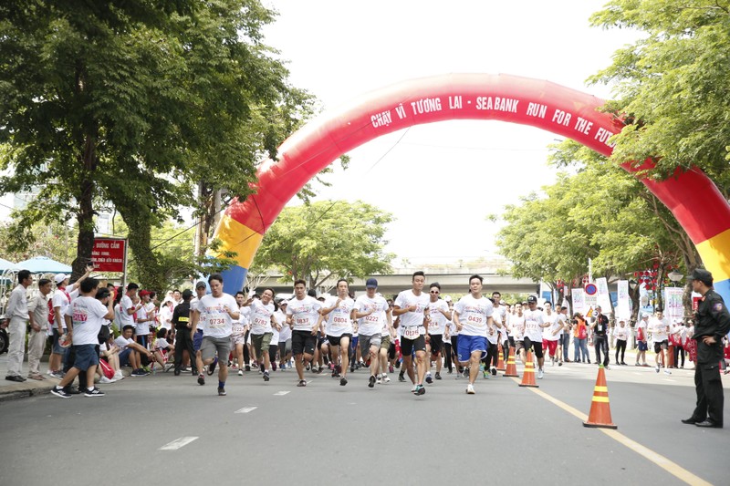Giải chạy thu hút sự tham gia của hơn 1.000 vận động viên