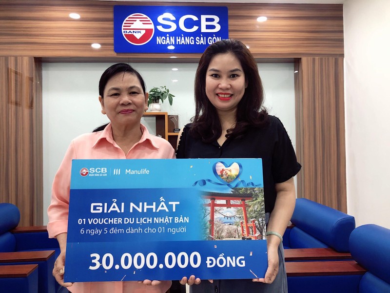 Chị Trần Thị Miễu - SCB Quận 9 nhận Giải Nhất từ Chương trình.