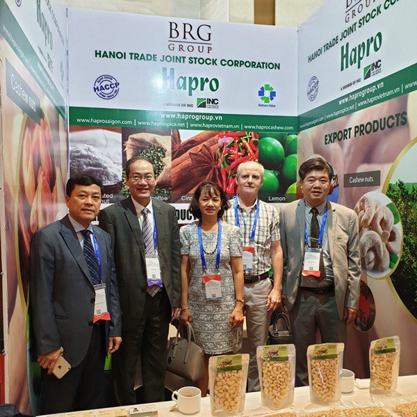 Thường xuyên xây dựng, duy trì và phát triển các mối quan hệ khách hàng cũng là một trong các giải pháp thúc đẩy phát triển xuất khẩu của Hapro Thường xuyên xây dựng, duy trì và phát triển các mối quan hệ khách hàng cũng là một trong các giải pháp thúc đẩy phát triển xuất khẩu của Hapro