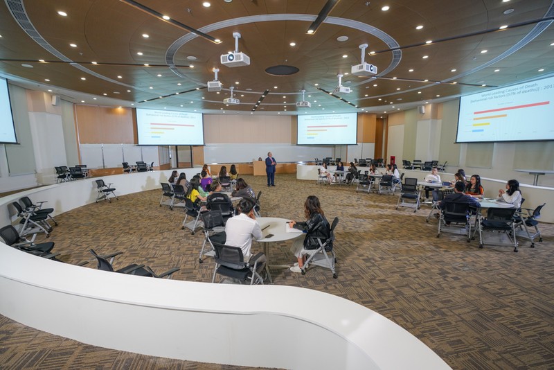 Trường có 9 khối nhà, gồm tòa nhà chính, ký túc xá, khu phức hợp thể thao, thư viện, các phòng thí nghiệm và trung tâm mô phỏng… đảm bảo tối ưu trải nghiệm việc giảng dạy và học tập cho quy mô 3.500 sinh viên