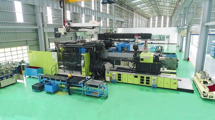 Máy ép phun 3200 tấn trong nhà máy Máy ép phun 3200 tấn trong nhà máy