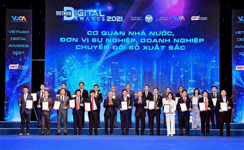Các cơ quan nhà nước, đơn vị sự nghiệp và doanh nghiệp chuyển đổi số xuất sắc được vinh danh