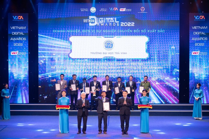 Trường Đại học Trà Vinh nhận giải thưởng Chuyển đổi số Việt Nam 2022