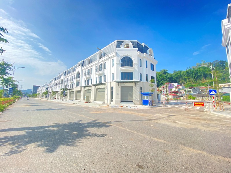 Dự án TNR Grand Palace Sơn La tọa lạc tại trung tâm hành chính thành phố Sơn La đã hoàn thiện và chuẩn bị bàn giao những căn shophouse cho khách hàng.