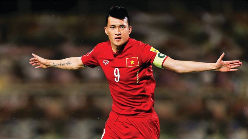 CV9 đã vinh dự được nhận 3 Quả bóng vàng Việt Nam: 2004, 2006 và 2007, Cầu thủ trẻ xuất sắc nhất năm 2004 (ảnh NV cung cấp) CV9 đã vinh dự được nhận 3 Quả bóng vàng Việt Nam: 2004, 2006 và 2007, Cầu thủ trẻ xuất sắc nhất năm 2004 (ảnh NV cung cấp)