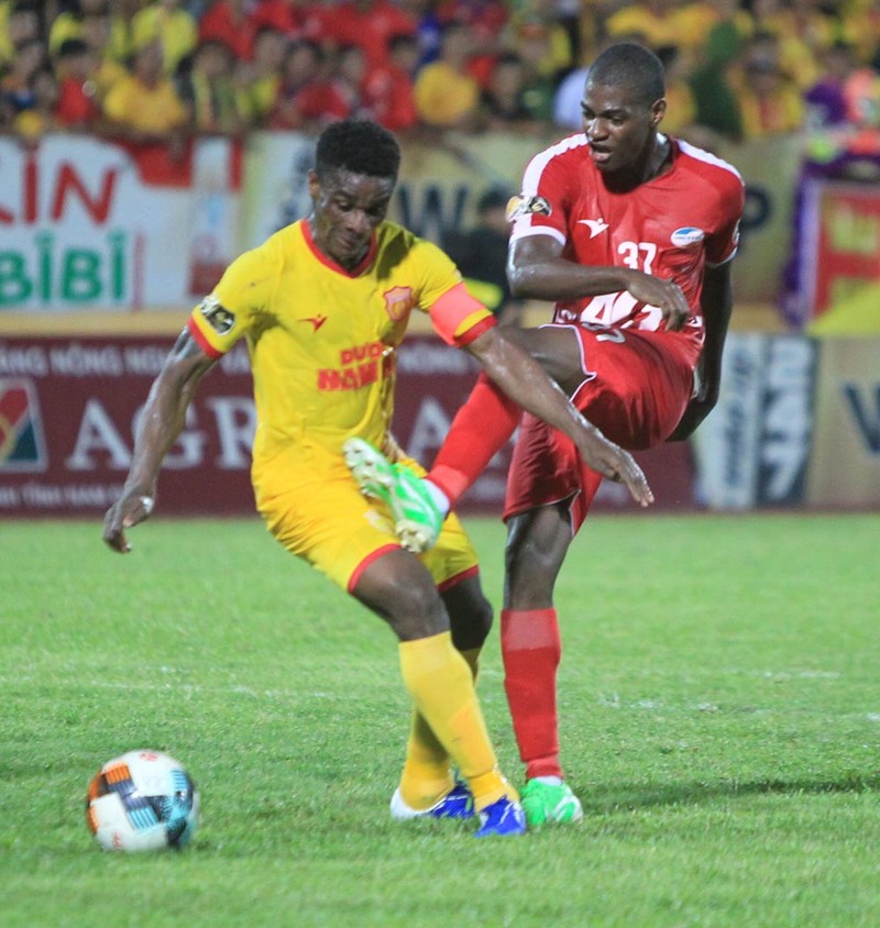 Khán giả thành Nam tin tưởng: Đâu khó, đã có Văn Phú. Ảnh VPF Đâu khó, có Văn Phú. Ảnh VPF