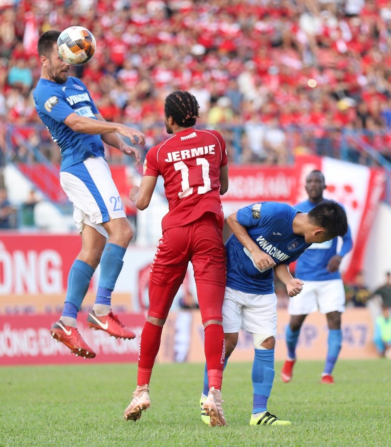 Ngoại binh Hải Phòng J. Lynch đang có phong độ cao. Ảnh VPF