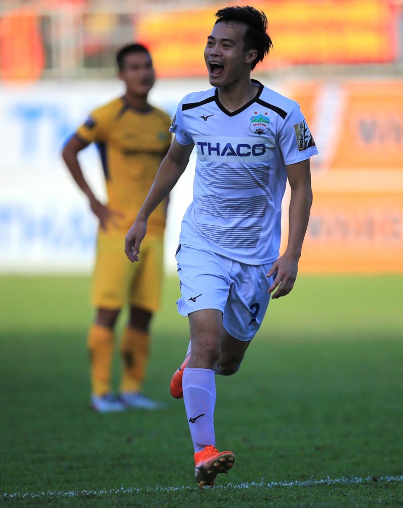 Văn Toàn có 1 bàn thắng và 1 pha kiến tạo trong chiến thắng 3-2 của HAGL. Ảnh VPF