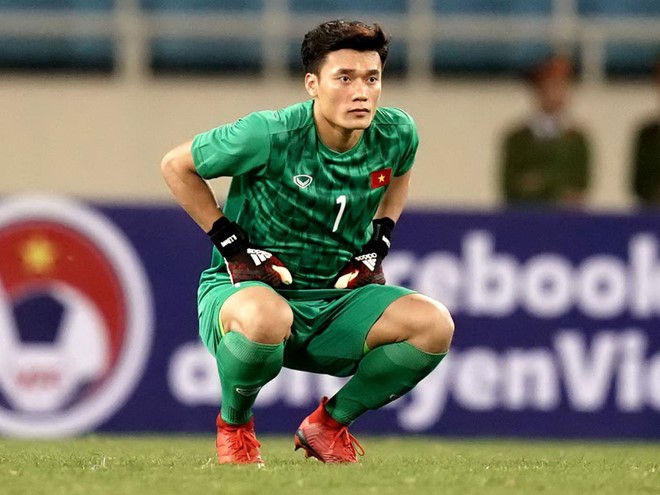 . 4 thủ môn của U22 VN gồm Bùi Tiến Dũng, Nguyễn Văn Toản, Phan Văn Biểu và Phan Minh Thành thì Bùi Tiến Dũng là người được đánh giá cao nhất. Ảnh HNFC.