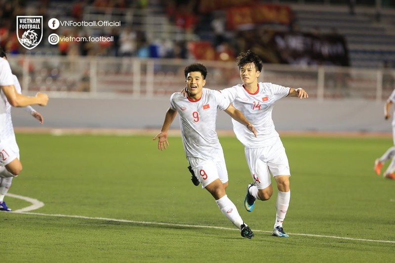 Chinh "đen" đang đỏ. Ảnh VF. Chinh