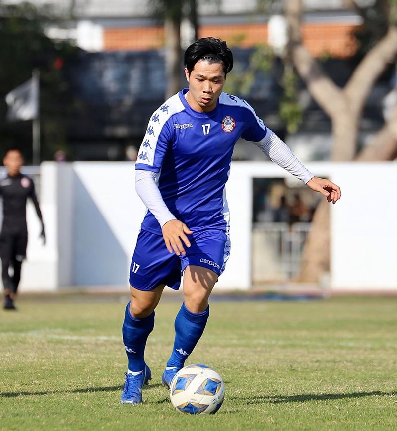 Trong khi các tuyển thủ quốc gia khác (trừ Trọng Hoàng, Hùng Dũng) thì Công Phượng đã có vài trận đấu trong màu áo TP.HCM để chuẩn bị cho trận gặp Yangon United ở trận mở màn bảng F AFC Cup 2020. Ảnh TP.HCM