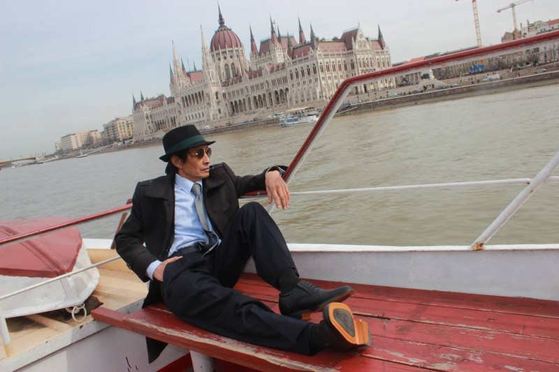 Sống ở quốc gia thịnh vượng của Đông Âu, nhưng ông đau đáu về miền núi rừng quê nhà, nơi những thằng bạn năm nao giờ vẫn nhọc nhằn mưu sinh. Ảnh VNCC Sống ở quốc gia thịnh vượng của Đông Âu, nhưng ông đau đáu về miền núi rừng quê nhà, nơi những thằng bạn năm nao giờ vẫn nhọc nhằn mưu sinh. Ảnh VNCC