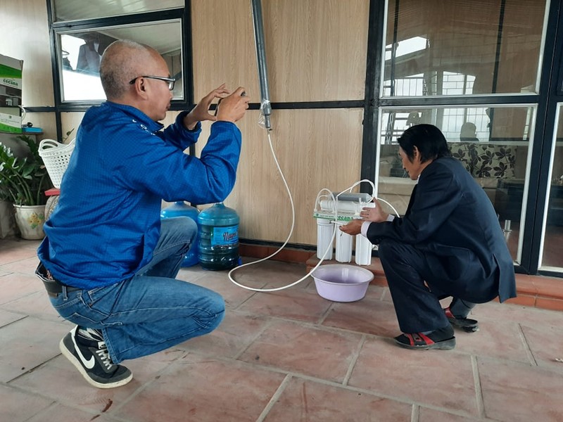 Anh đang là chủ nhân của sản phẩm máy lọc nước CECANA, áp dụng công nghệ CERAMIC-NANO. Ảnh NVCC Anh đang là chủ nhân của sản phẩm máy lọc nước CECANA, áp dụng công nghệ CERAMIC-NANO. Ảnh NVCC