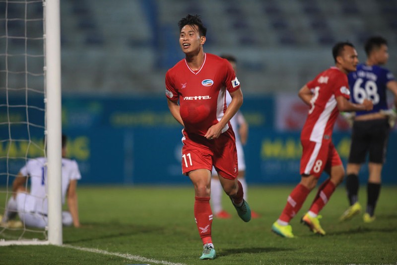 Việt Phong đang có duyên ghi bàn cho Viettel. Ảnh VPF