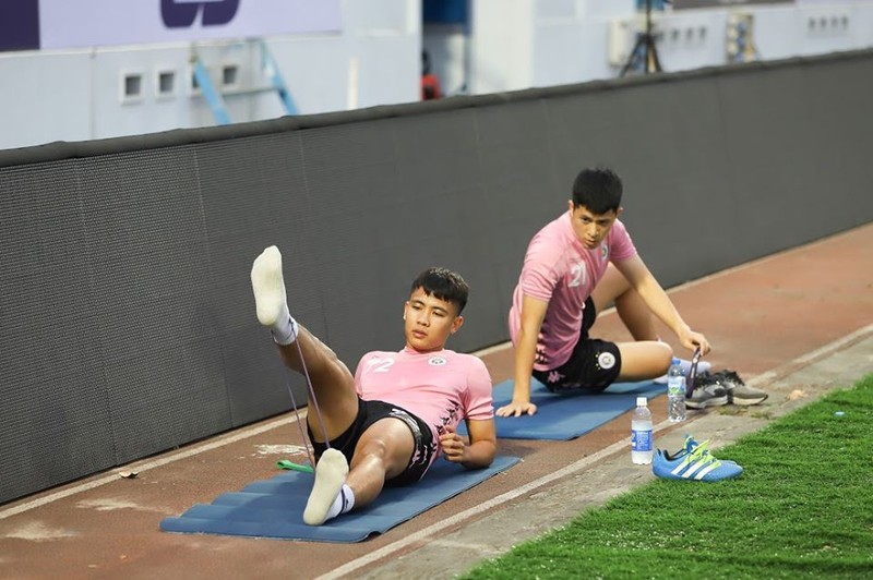 V.League 2020 tạm hoãn là khoảng thời gian để Thành Chung và các hậu vệ Hà Nội FC sớm bình phục chấn thương để trở lại thi đấu. Ảnh HNFC V.League 2020 tạm hoãn là khoảng thời gian để Thành Chung và các hậu vệ Hà Nội FC sớm bình phục chấn thương để trở lại thi đấu. Ảnh HNFC