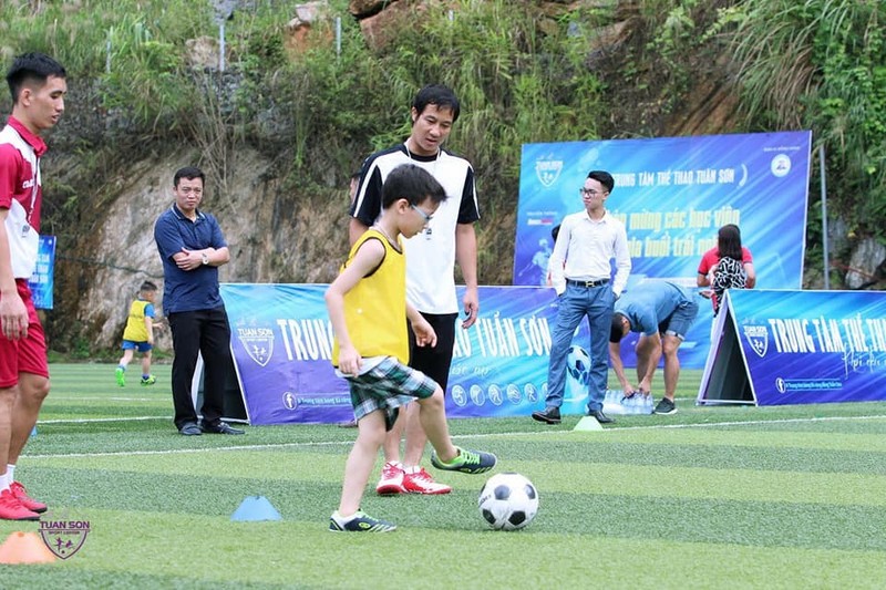 Nhiều năm trời Quốc Vượng gắn bó với các sân chơi bóng đá đường phố. Ảnh QV Nhiều năm trời Quốc Vượng gắn bó với các sân chơi bóng đá đường phố. Ảnh QV