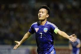 Đinh Thanh Trung (Quảng Nam) là đội trưởng có thâm niên tại V.League. Ảnh CLB