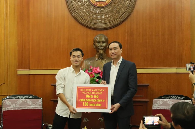 Văn Toàn cũng đã chung tay chống dịch. Ảnh FBCN