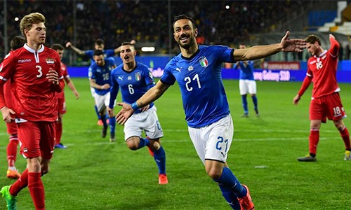Ở tuổi 36 và 54 ngày, Quagliarella là cầu thủ ghi bàn lớn tuổi nhất trong lịch sử tuyển Italy có cú đúp. Ảnh AP