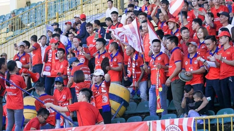 CĐV chủ nhà tương bừng theo chân đội bóng. Ảnh PHFC CĐV chủ nhà tương bừng theo chân đội bóng. Ảnh PHFC