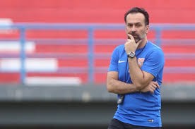 HLV Fabio Lopez cần phải trả lời cho bầu Đệ: Nên để Hoàng Vũ Samson đá đâu? Ảnh THFC HLV Fabio Lopez cần phải trả lời cho bầu Đệ: Nên để Hoàng Vũ Samson đá đâu? Ảnh THFC