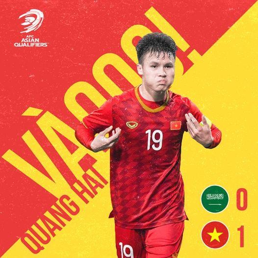 Cú sút xuất thần của Quang Hải đã giúp cho đội tuyển Việt Nam lần đầu dự vòng loại thứ 3 World Cup có được bàn thắng. Ảnh AFC.